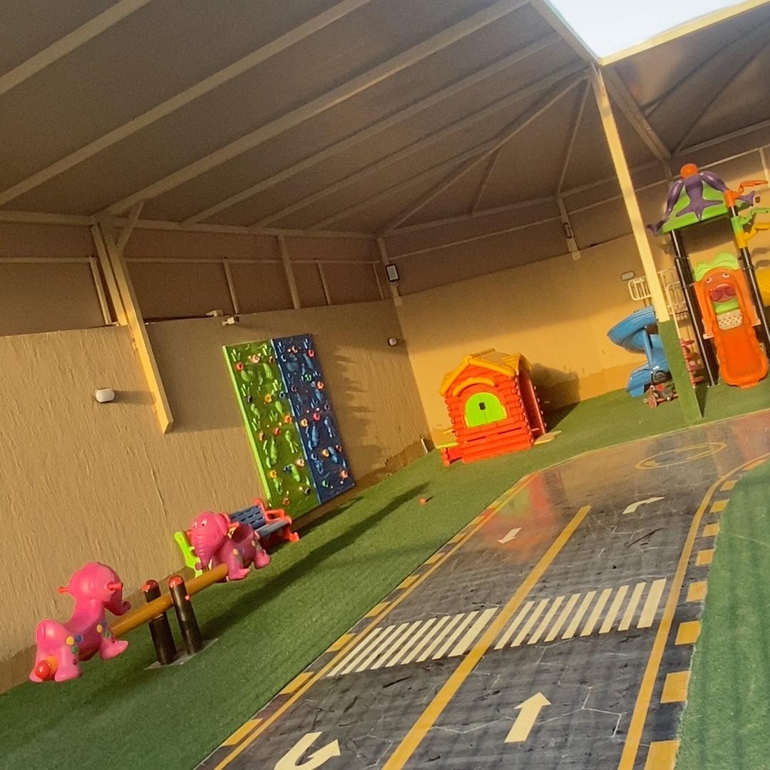 مركز ناشئون ضيافة الأطفال