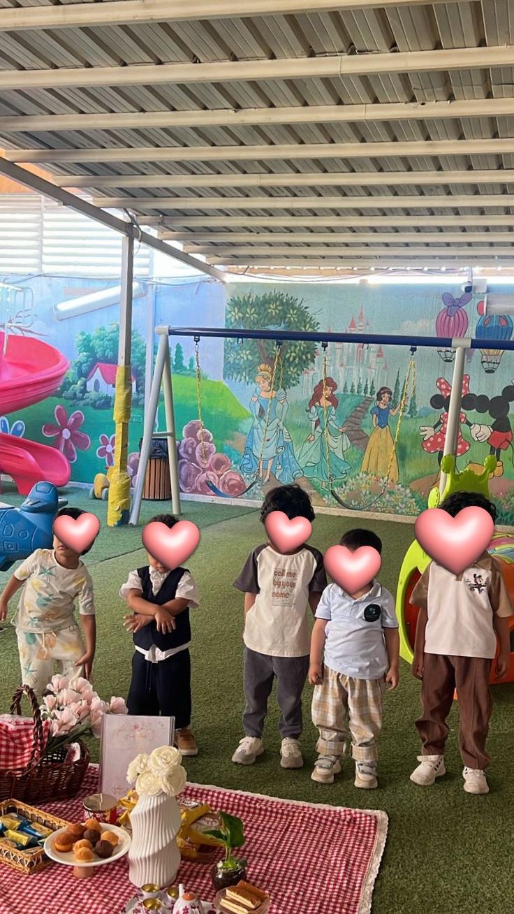 مركز الفنانون الصغار لضيافة الأطفال